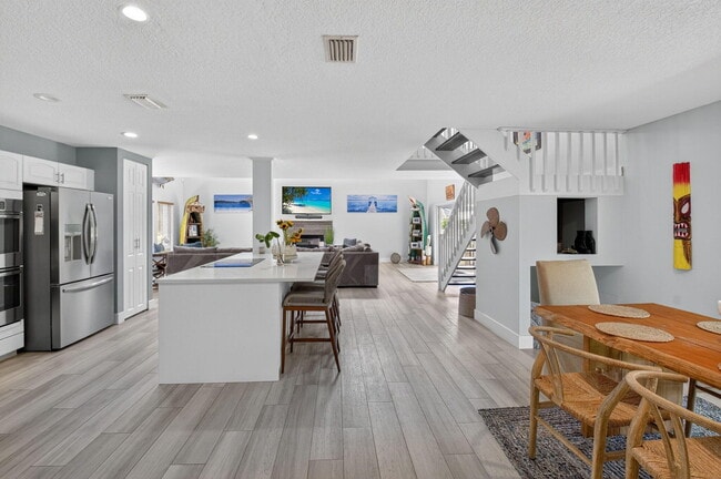 Building Photo - 6701 Hillside Ln