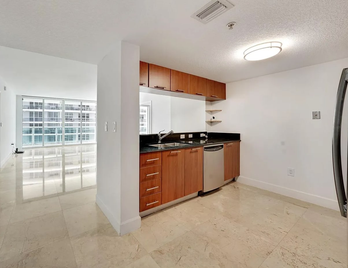 Building Photo - 1800 N Bayshore Dr