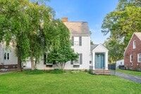 Building Photo - Stunning 4 Bedroom Home!