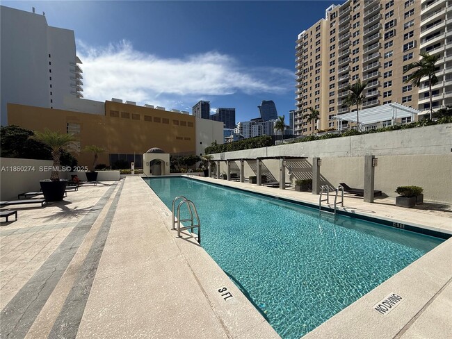 Building Photo - 800 Claughton Island Dr