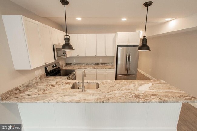 Building Photo - 5 Park Ln