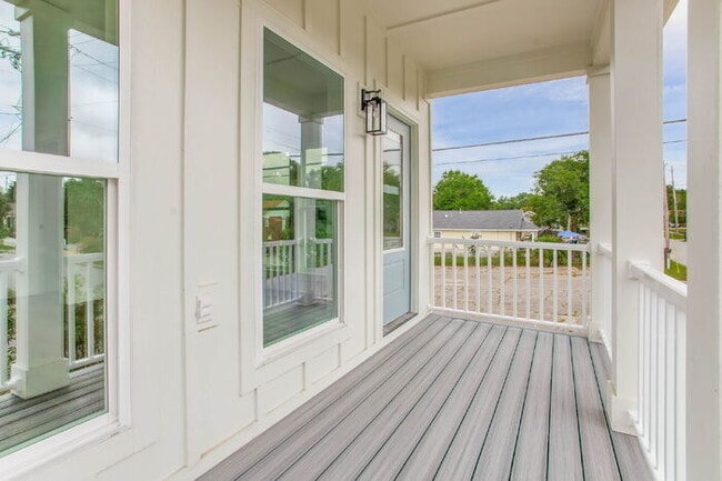 Building Photo - Build in 2025, 3 bed 3 bath near downtown!