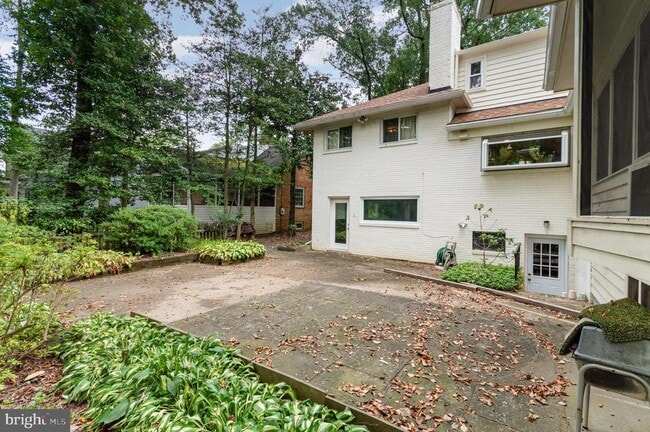 Building Photo - 5804 Lenox Rd