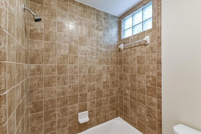 Building Photo - 11315 S Main St