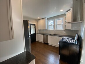 Building Photo - BEAUTIFULLY UPDATED 2 Bedroom / 1.5 Bath h...