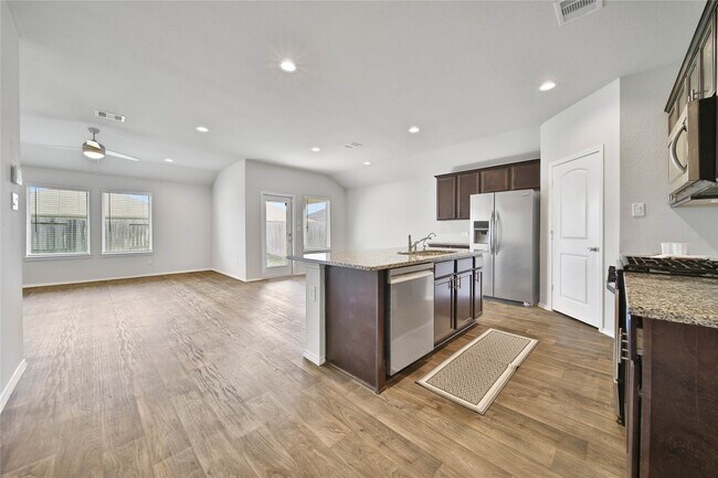 Building Photo - 20343 Green Mountain Dr