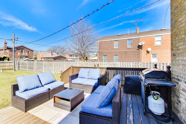 Building Photo - 4138 N Olcott Ave