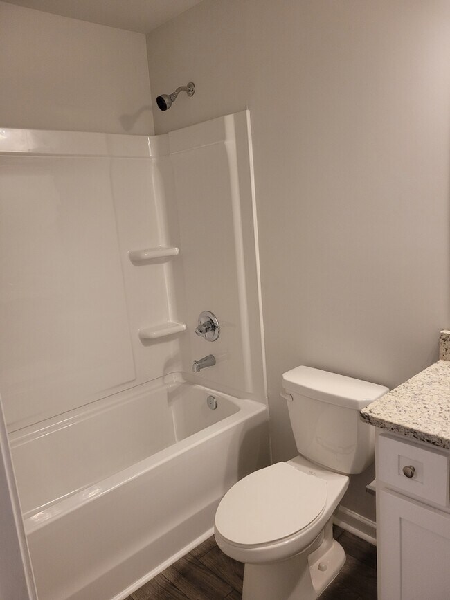 Bathroom - 11554 Chatham Dr