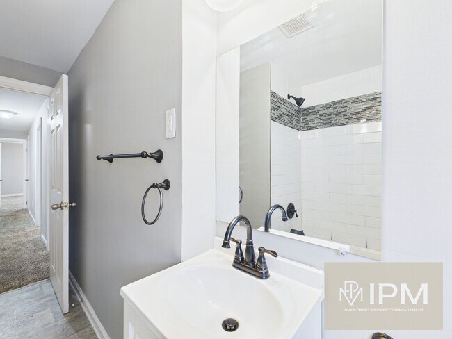 Building Photo - Spacious 3 Bedroom, 1 Bath Home in Central Dauphin Schools!