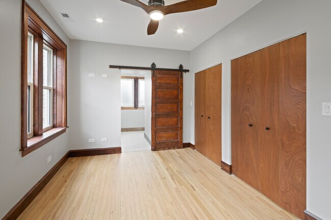 Building Photo - 4834 N Springfield Ave