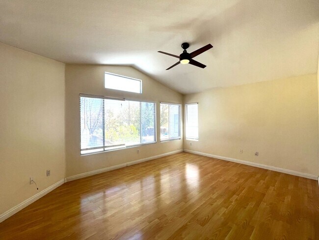 Building Photo - 4 bed, 2.5 bath located in Corona, CA!