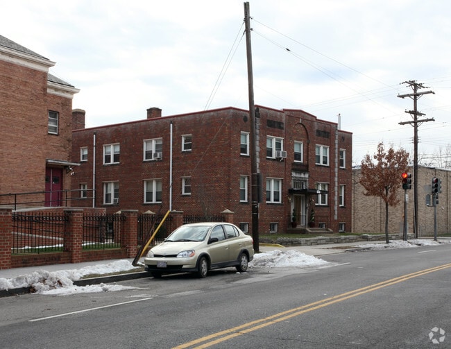 615 Alabama Ave SE 615 Alabama Ave SE Washington DC 20032 Apartment