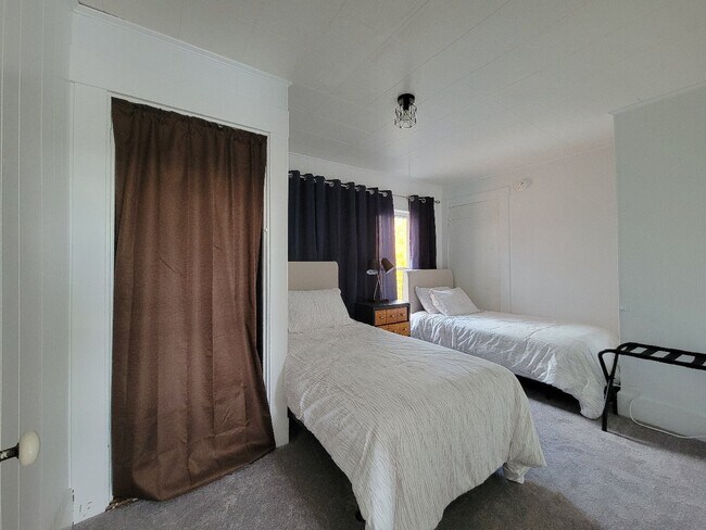 Building Photo - 15 Pleasant St