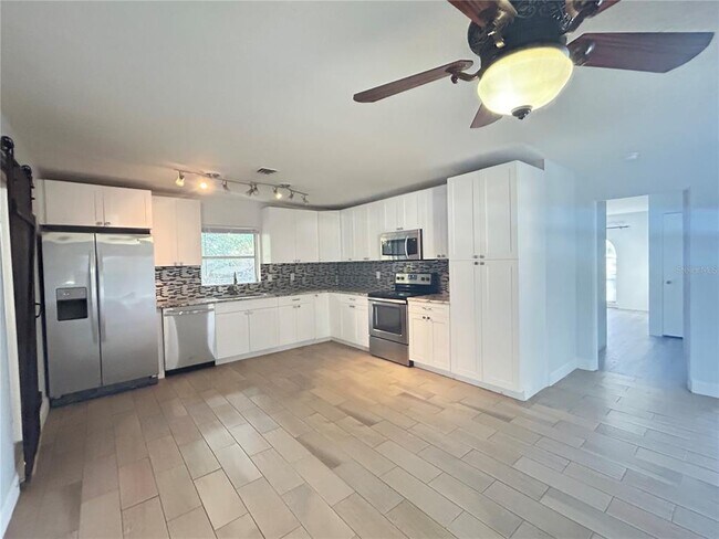 Building Photo - 1241 N Lake Elbert Dr NE