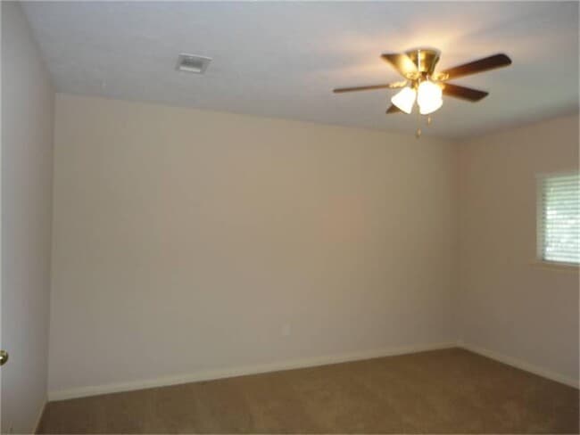 Building Photo - 231 Needleleaf Ln