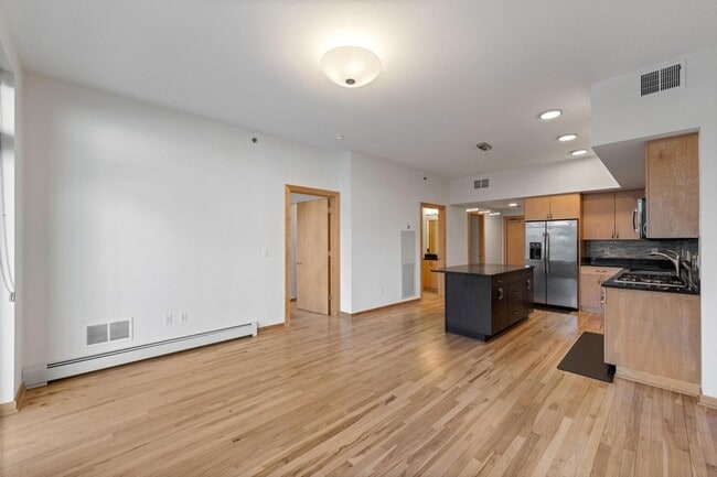 Building Photo - 740 Portland Ave