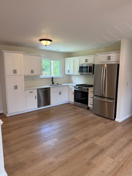 Building Photo - 3623 St Alban Dr