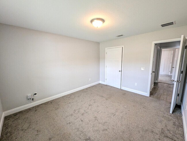 Building Photo - 1651 Ponderosa Dr