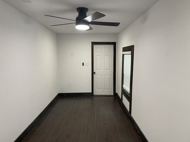 Building Photo - 112 Yates St