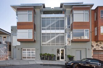 Building Photo - 2BR/2.5BA Stunning Noe Valley Condo, w/Pri...