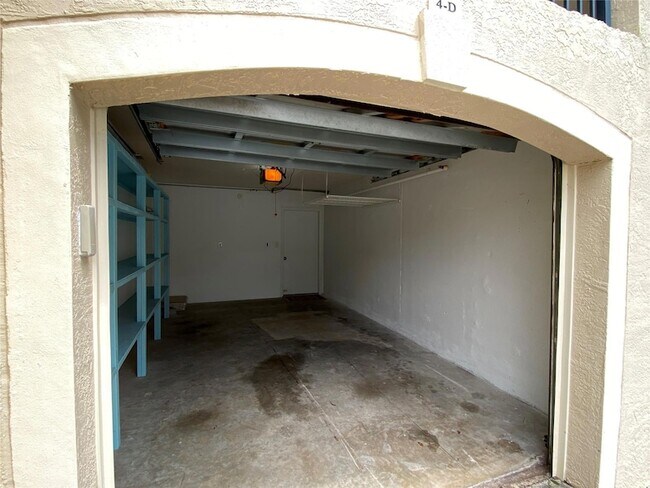 Building Photo - 15035 Michelangelo Blvd