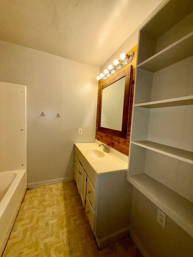 Building Photo - Freshly Painted 4 Bedroom Bungalow/ Vouche...