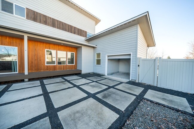 Building Photo - Beautiful Modern Home In Liberty Lake