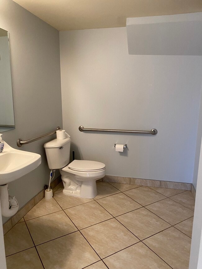 Half Bath-1st Floot - 14055 Lakeside Blvd N