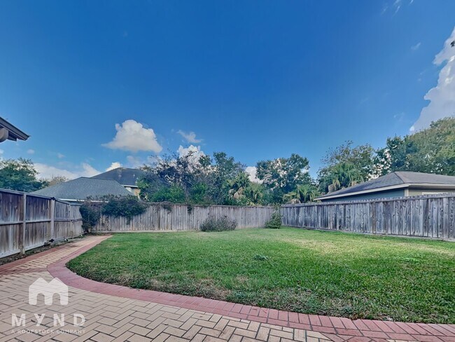 Building Photo - 4003 Highknoll Ln