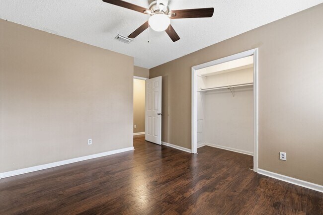 Building Photo - Nice 3 Bedroom 2 and a Half Bathroom House in Jacksonville, Arkansas