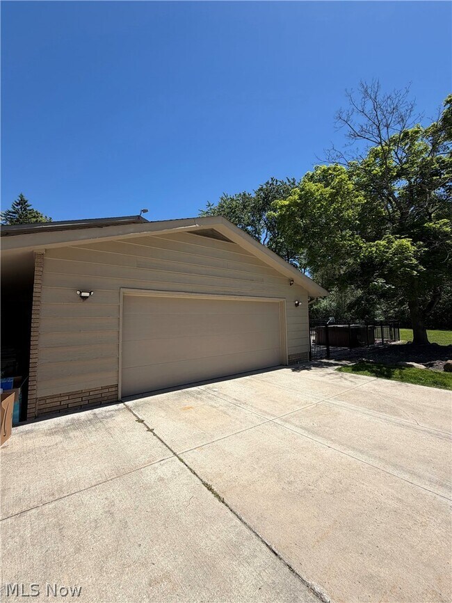 Building Photo - 2737 Sinton Pl