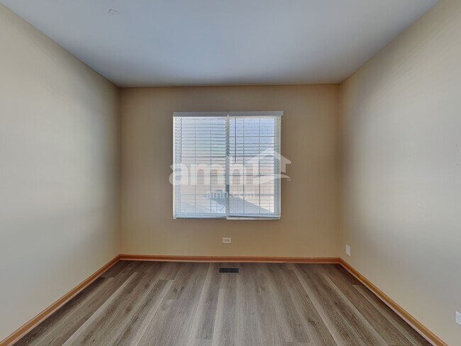 Building Photo - 39861 Waterloo Dr