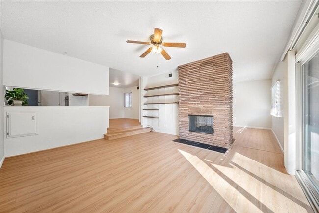 Building Photo - 2549 Notre Dame Dr