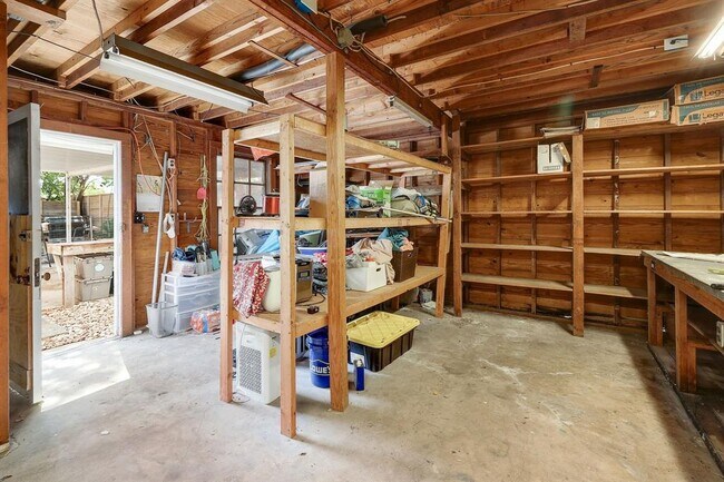 Building Photo - 1205 Palo Duro Rd