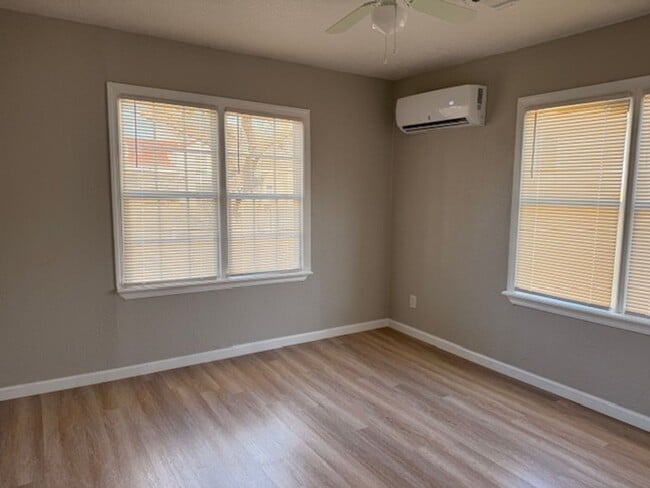 Building Photo - Super cute, fully updated 2 bed / 1 bath with a 1-car garage. Great location close to Fort Sill.