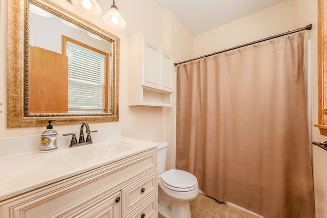 Building Photo - 1065 Red Clover Dr