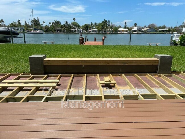 Building Photo - 724 Sunset Cove