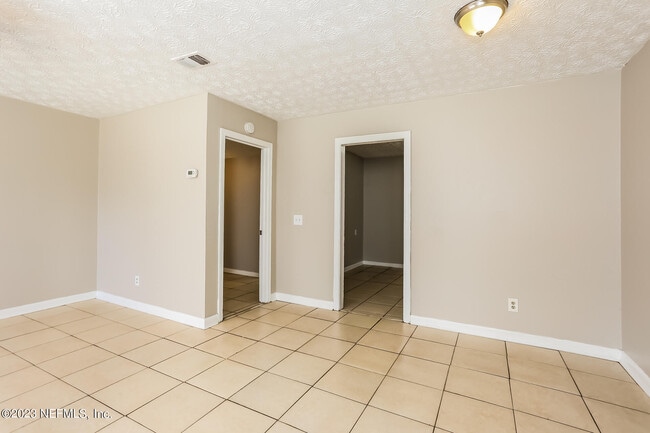 Building Photo - 1411 Palmdale St