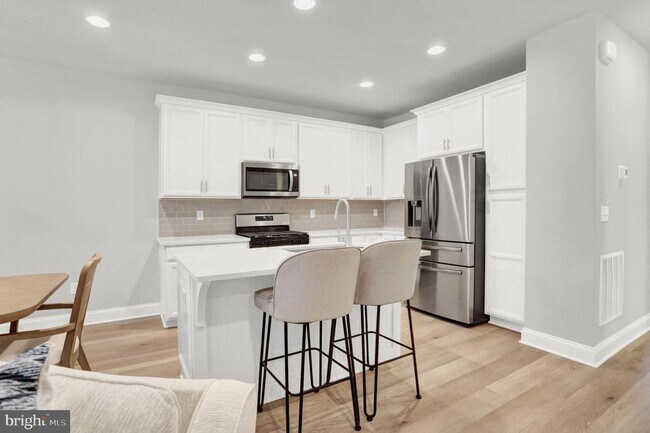 Building Photo - 3113 Bullfinch Ln