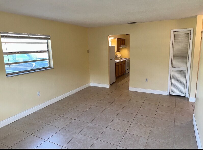 Building Photo - 1734 Gladys St