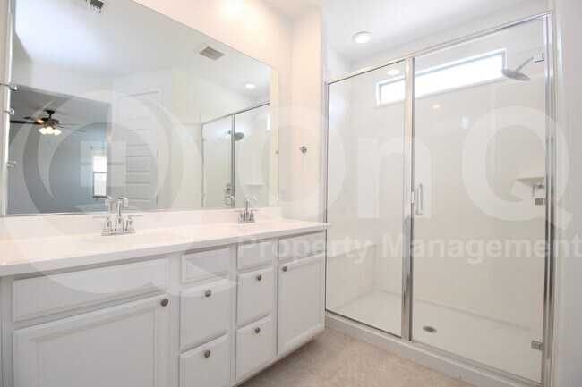 Building Photo - 16396 W Questa Dr