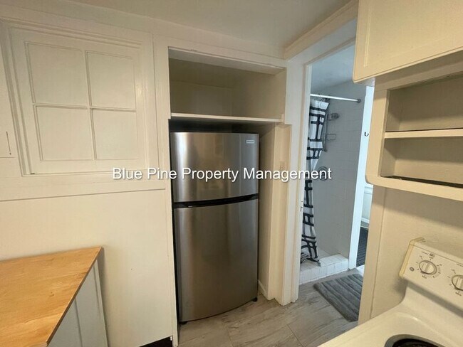 Building Photo - 110 1/2 4th Street