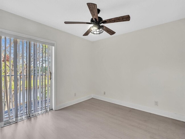 Building Photo - 11407 Lakeview Dr