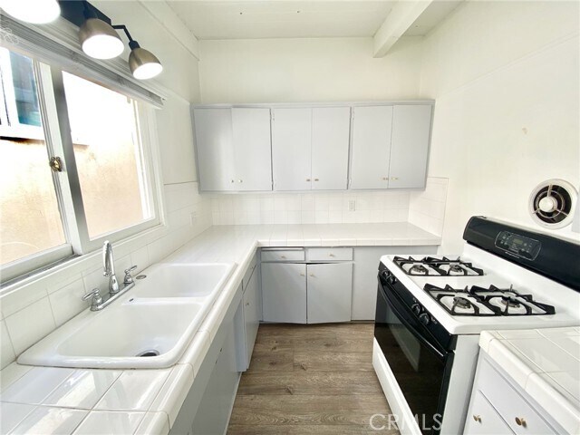 Building Photo - 121 Rosecrans Ave