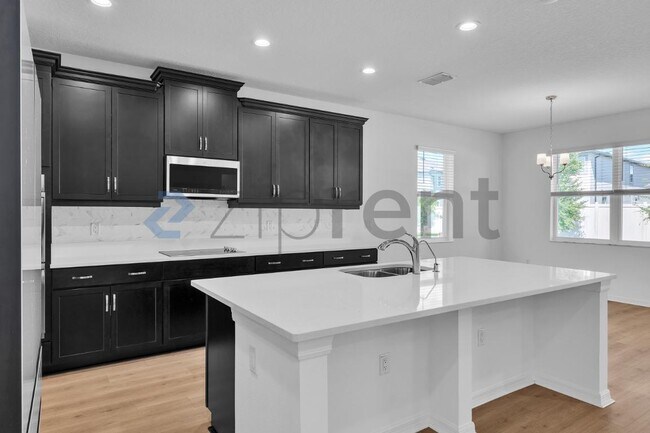 Building Photo - Unit n/a