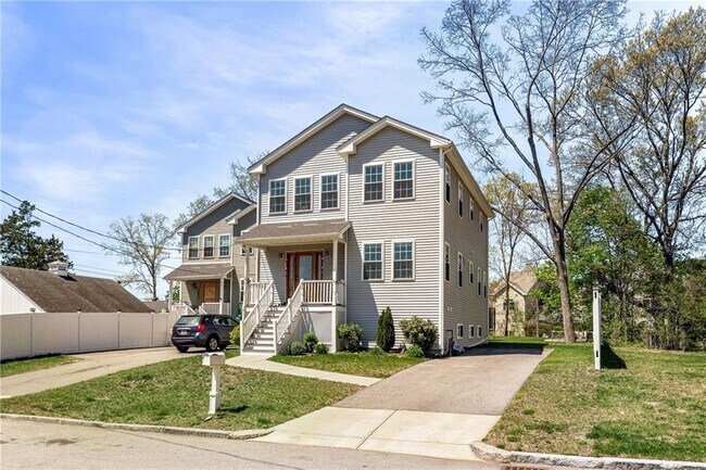 Primary Photo - 30 Groveland Ave