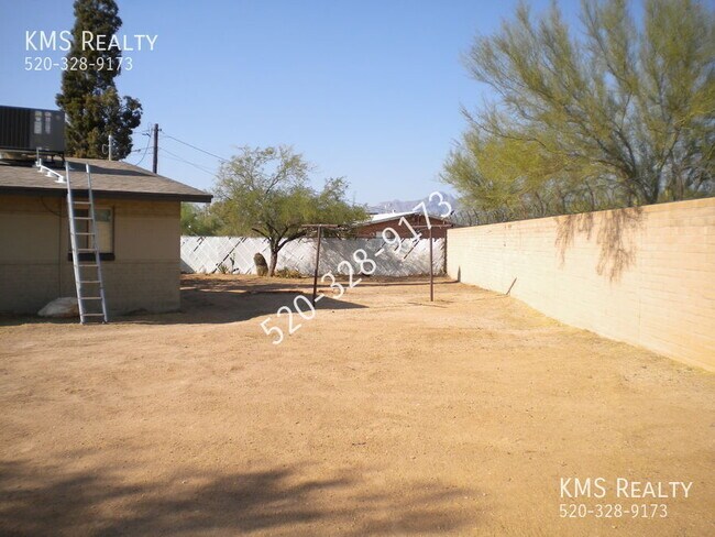 Building Photo - 2321 S Layton Pl