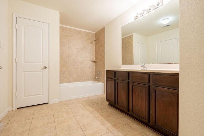 Building Photo - 22538 Cloverland Field Dr