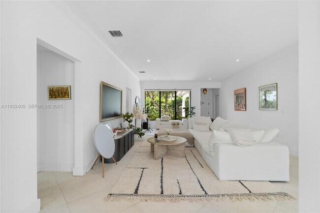 Building Photo - 2489 Meridian Ave