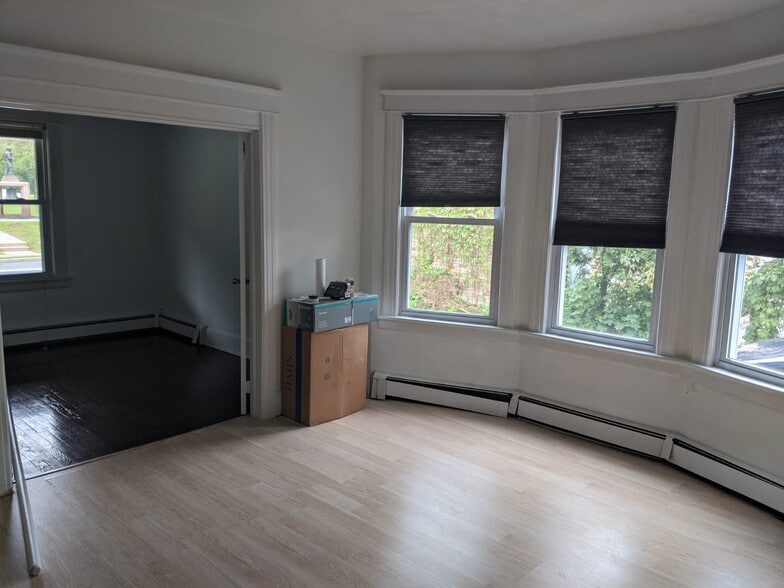 Building Photo - 17 Somerset St